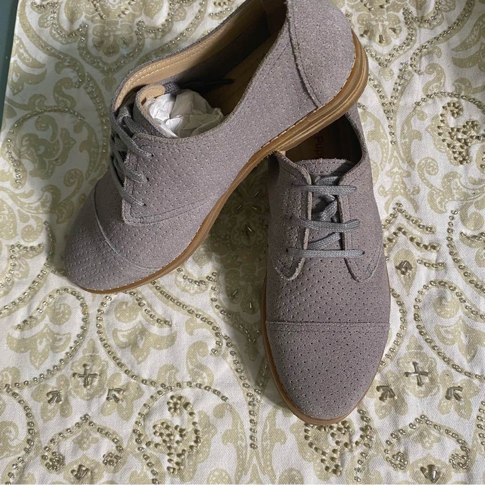 Hush Puppies Women's Aiden Clever Oxford, Frost Gray Suede Perf, 6 M US